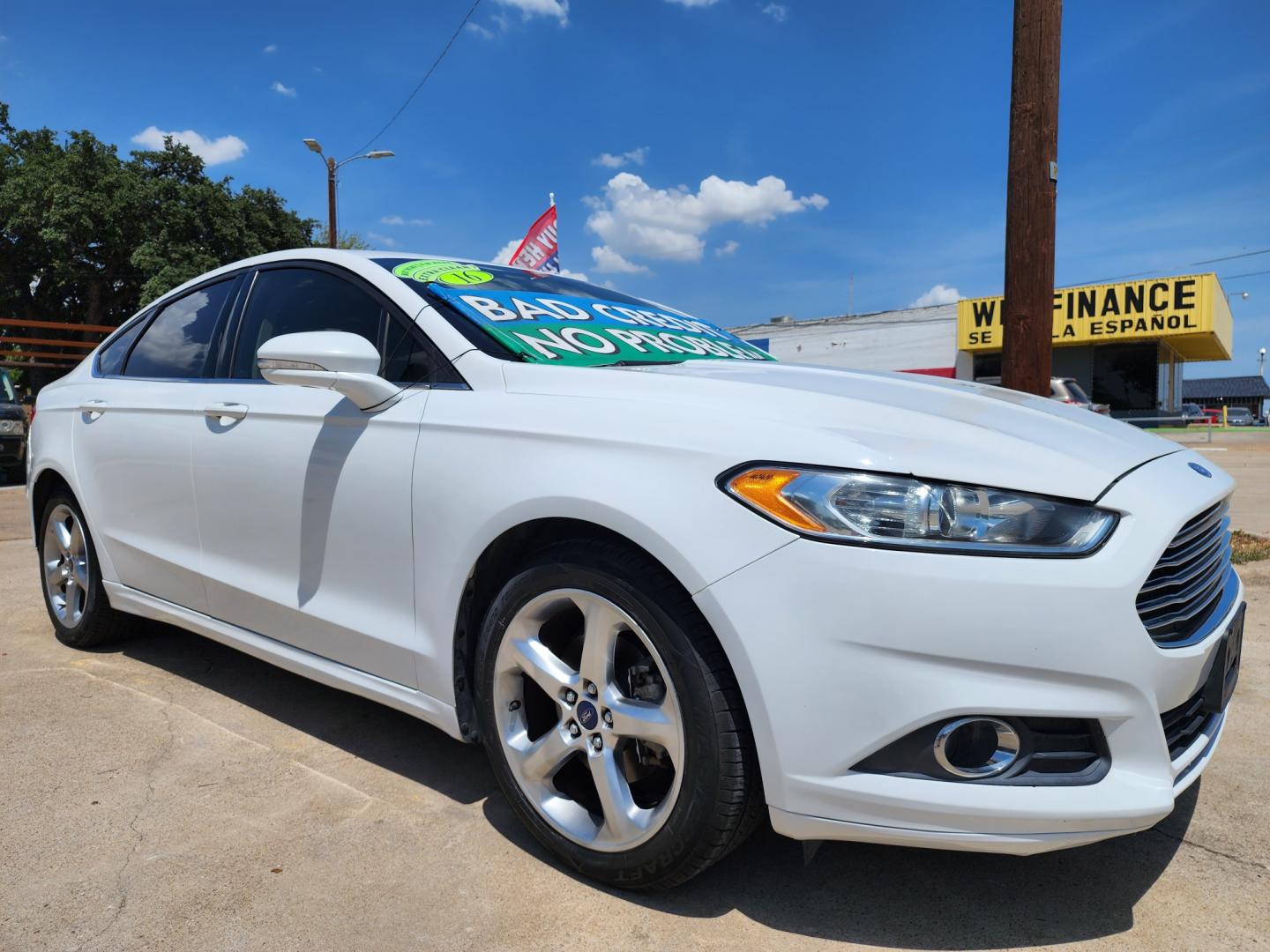 2016 WHITE /BLACK FORD FUSION SE SE ECOBOOST (3FA6P0HD5GR) , AUTO transmission, located at 2660 S.Garland Avenue, Garland, TX, 75041, (469) 298-3118, 32.885551, -96.655602 - Welcome to DallasAutos4Less, one of the Premier BUY HERE PAY HERE Dealers in the North Dallas Area. We specialize in financing to people with NO CREDIT or BAD CREDIT. We need proof of income, proof of residence, and a ID. Come buy your new car from us today!! This is a Super Clean 2016 FORD FUSIO - Photo#1